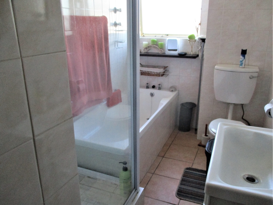 To Let 2 Bedroom Property for Rent in Greenways Golf Estate Western Cape